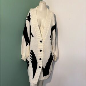 Vintage 1980’s Women's Oversized Black and White Cardigan Sweater